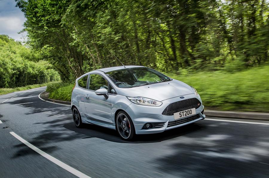  Ford Fiesta ST200 2016 года  (UK) (фото 8 из 31)